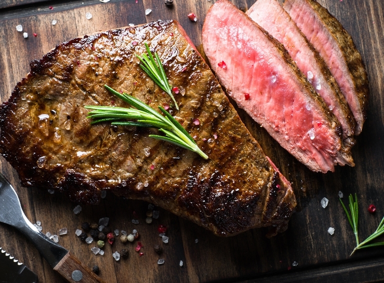 Lotusgrill: PEPPERY BEEF STEAK WITH ROSEMARY AND HONEY