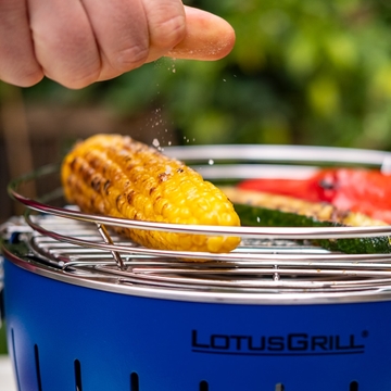 LotusGrill S blau Gemu se Mais Zucchini min